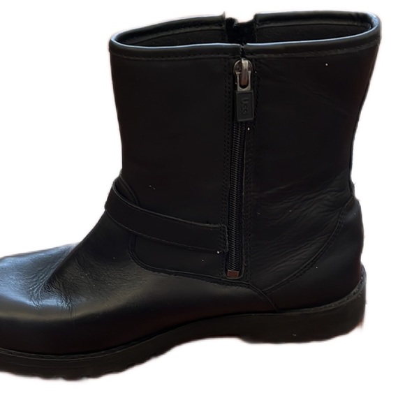 UGG Waterproof leather black Moto Boot with zipper Girl Size 6 - Picture 4 of 10